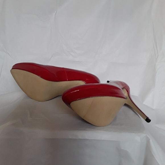 HEELS - Picture 3 of 4